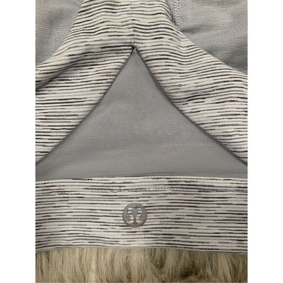Lululemon Train Times Bra size 2 - Picture 7 of 7